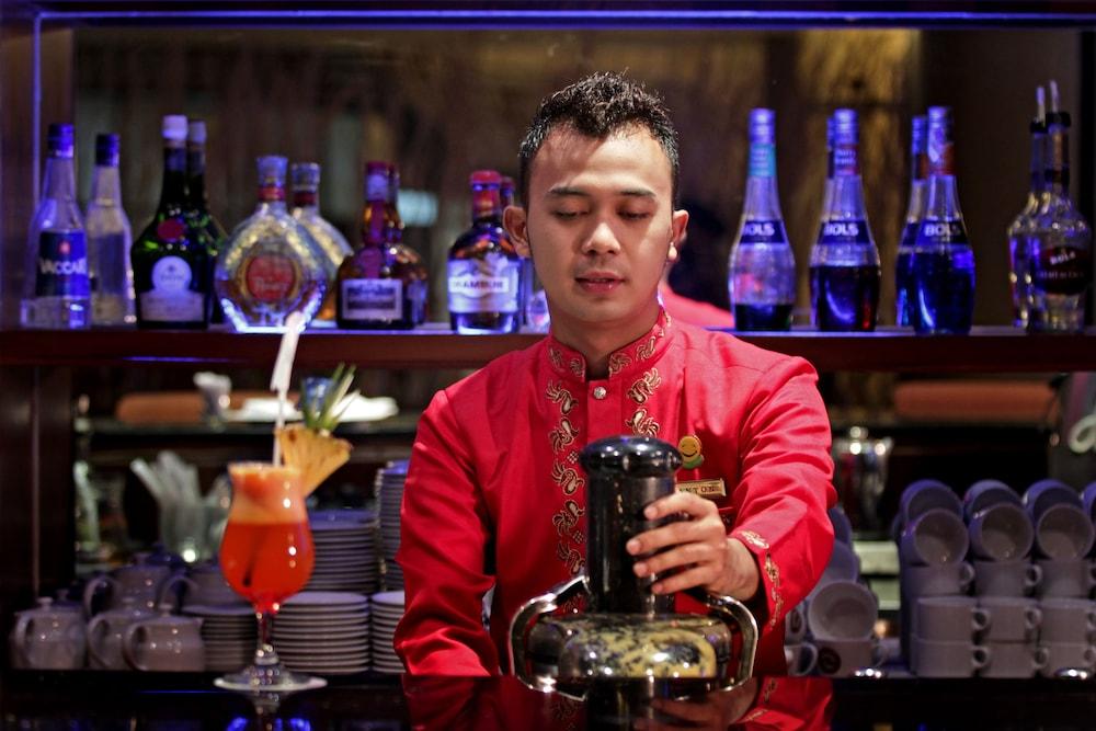 グランド エリート ホテル プカンバル エクステリア 写真